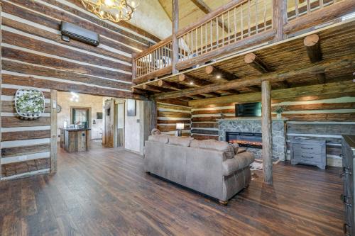Bedford Cabin w/Porch, 5 Mi to Historic District!