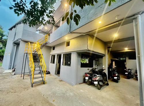 Beds & Boys Hostel