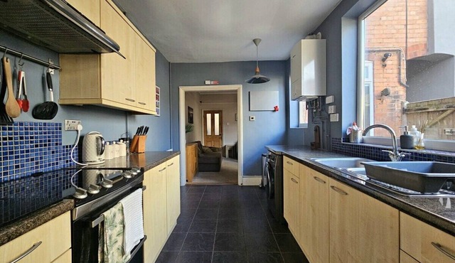 Bee Accommodations - Leicester Home