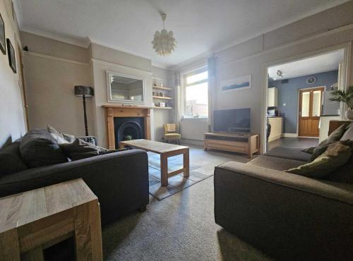 Bee Accommodations - Leicester Home