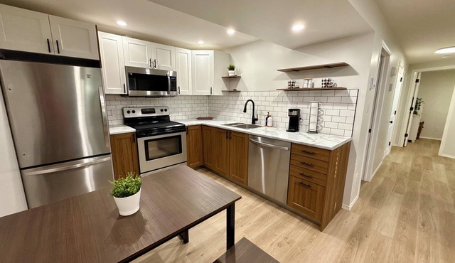 "Bee Kind" New 2Bd Private Suite