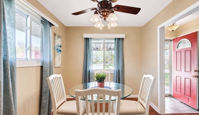 Beech Grove Retreat | Yard Garage Sleeps 10!