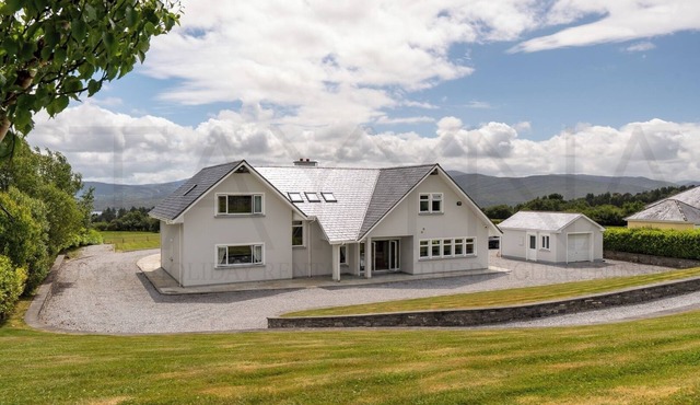 Beech House - 5 bedroom home