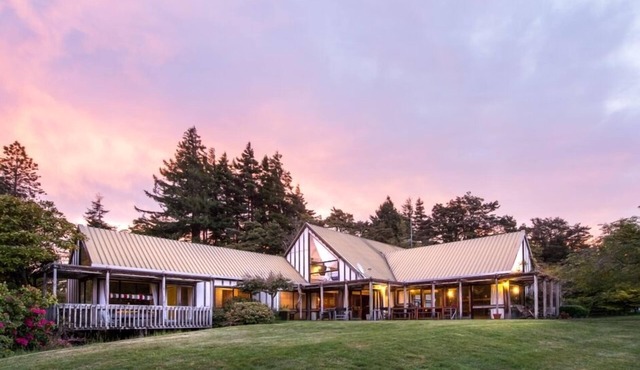 BEECH TREE LODGE- BEST PRICE ! SLEEPS 14 -PET FRIENDLY- BOOK NOW