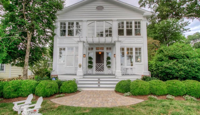 Behold your perfect Annapolis getaway home! Gorgeous 4 bdrm, 2.5 bath with breathtaking views of the Chesapeake Bay