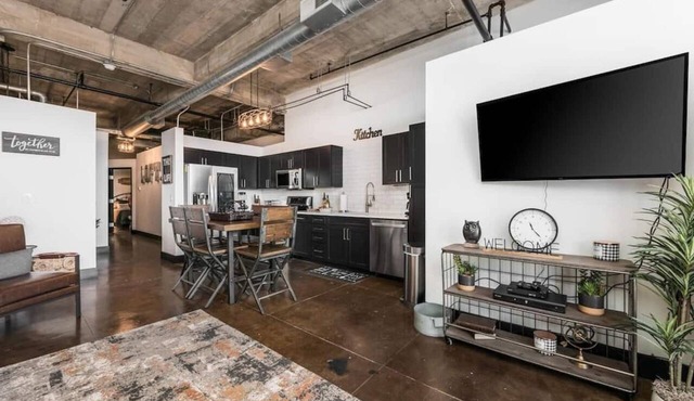 Behren's Loft - a downtown experience!