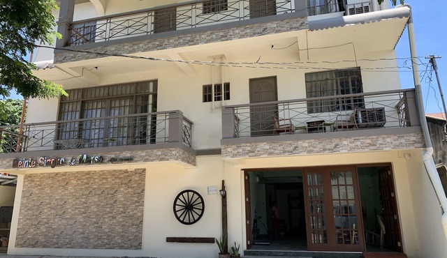 Beinte Singko de Marso Apartments