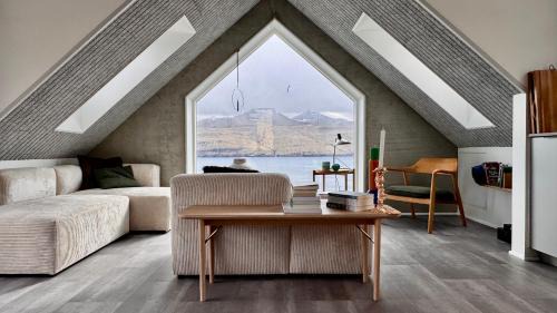 Beitisstova - Mesmerizing Sea & Mountain Views