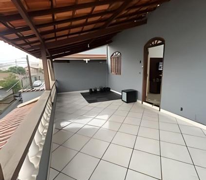 Bela casa 3 quartos perto do Buritis