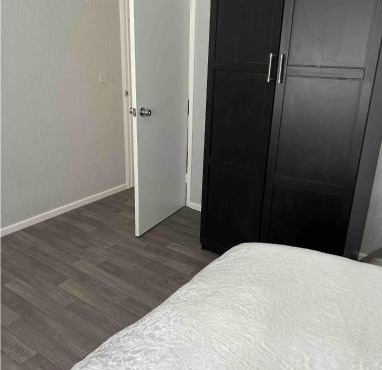 Belfast Macs double room shared bathroom