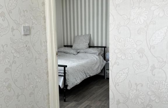 Belfast MACs double & single bed ensuite room