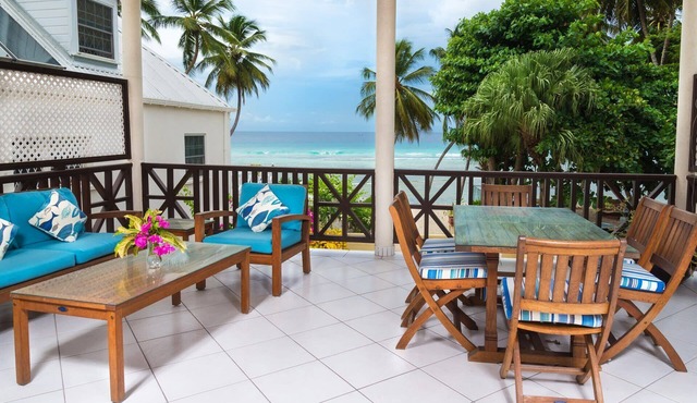 Bella Dia Upper | Three Bedroom Apartment on the Beach