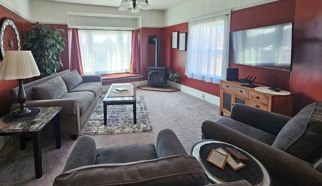 'Bella Rose' Lovely Eureka Home Near Redwoods!