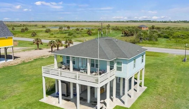 BELLA ROSSA - Beachfront - 3 Bedroom, Sleeps 11, right on the beach!