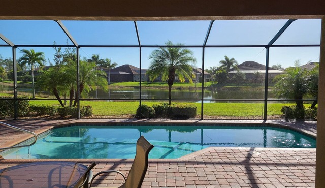 Bella Terra 4 Bdrm Estate Pool Home with Lake View