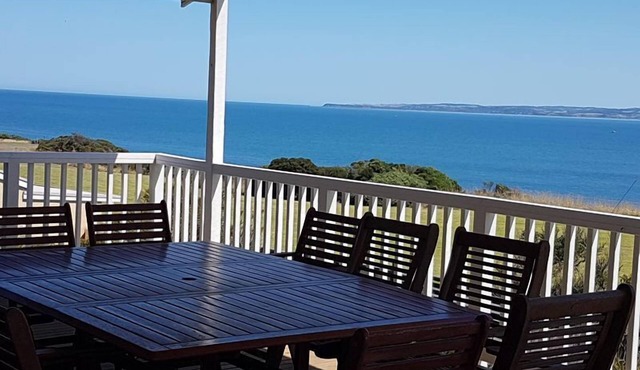 Bella Views - Beach front, WiFi and Foxtel! Availability School Holidays