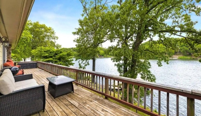 Bella Vista Lake House, MTB Trail Access, Golf, close to downtown Bentonville