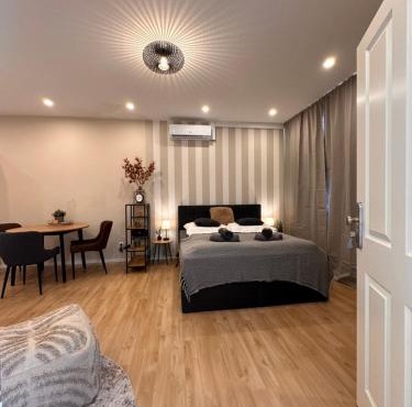 Bellahomes, Aircondition, private Parking, Netflix, Airport 30 Minuten