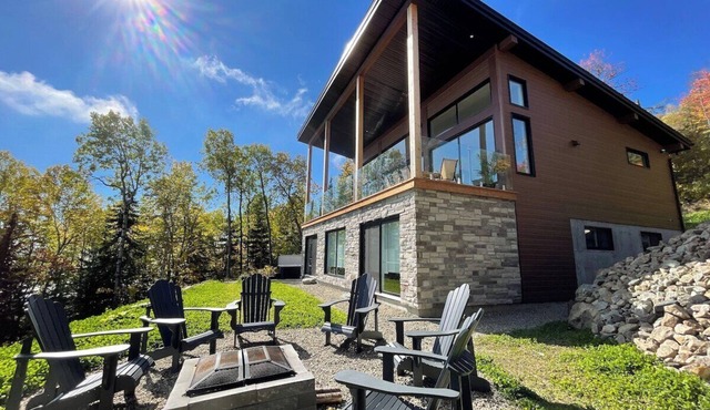Bellevue 169: Luxe Chalet with Breathtaking Views