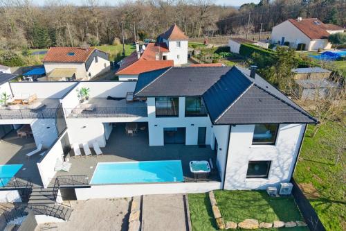 BELLEVUE 2, piscine, jacuzzi, sauna