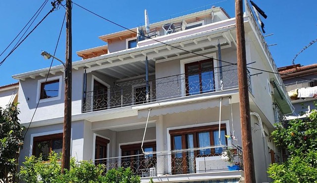 Bellos House