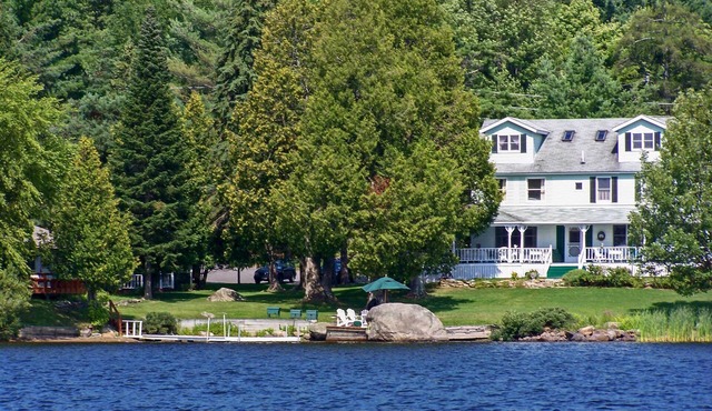 ‘Bellows Place’ Chateaugay Lake Retreat w/2 Docks