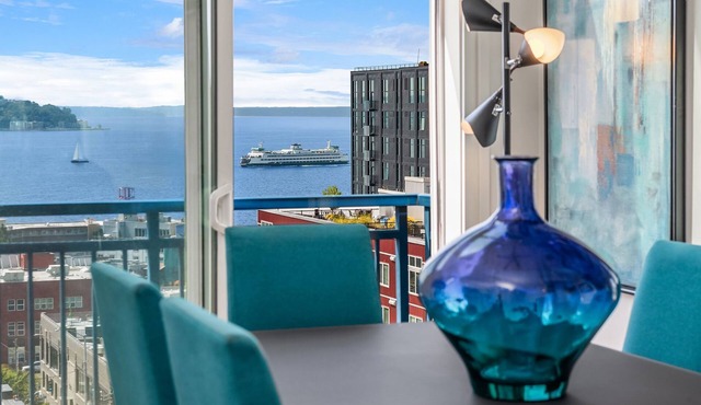 Belltown Penthouse 2BR/2.5BTH Walk Downtown