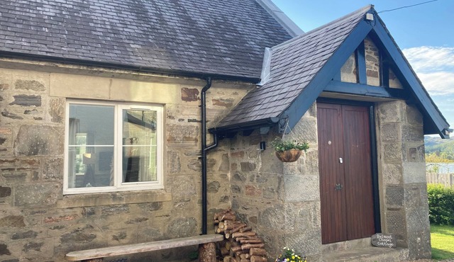Belmont Chapel Cottage, 2 bed in Acharacle with stunning views of Loch Shiel