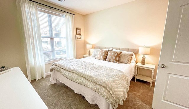 Belmont Furnished stay - 2 week minimum