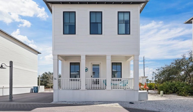 Ben's Beach Bungalow: A Pet-friendly, Designer Cottage Steps from the Beach