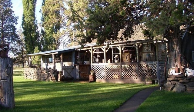 Bend Country Cabins/Private Setting Pet Friendly!