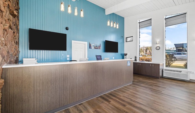 Bend Inn & Suites