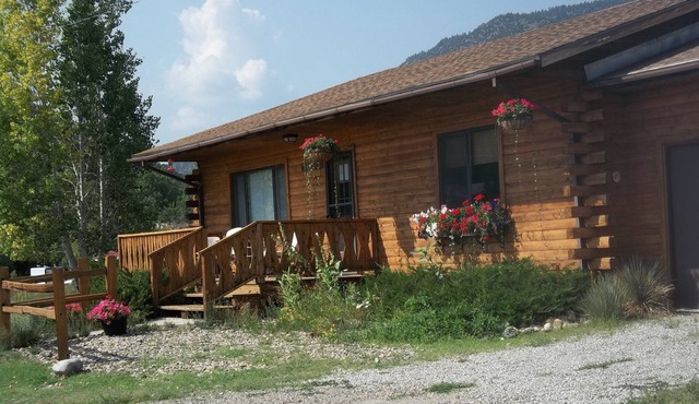 Bender's Log Cabin 'Your Home Away from Home' STR #26-210