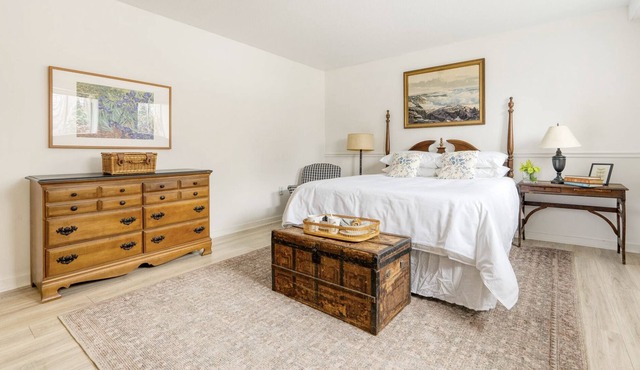 Benjamin Room at Egremont Village Inn by AvantStay | Live Music & Bar