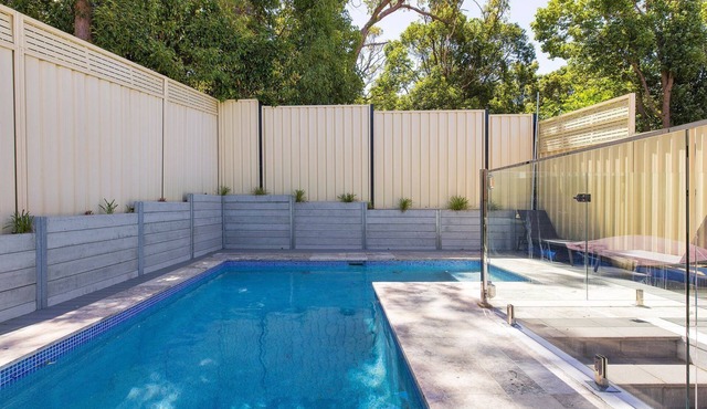 Bentley Beach Villa, with swimming pool in Nelson Bay