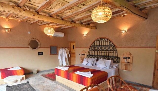 Berber suite with 2 private terraces in the palm grove, ideal for families