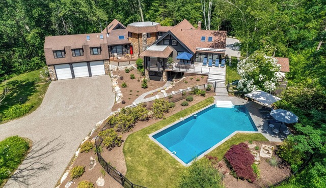 Berkshires Estate w/Heated Pool by Evergreen Home
