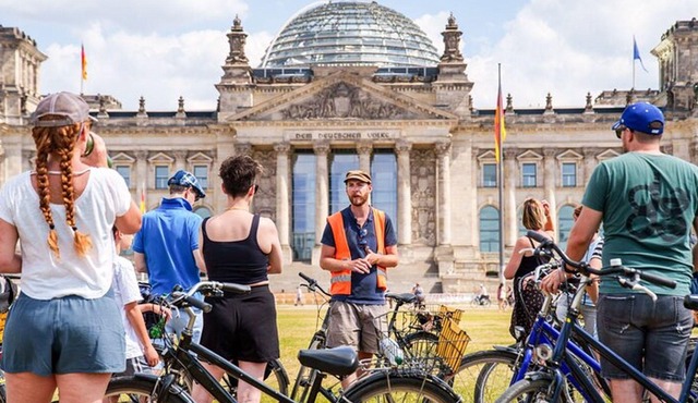 Berlin Highlights Small-Group Bike Tour