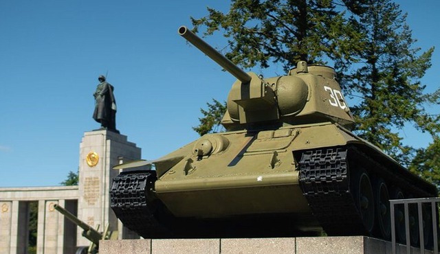 Berlin: Third Reich and Cold War Walking Tour