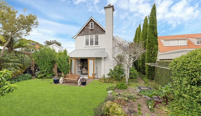 Bespoke Stays - Elegant Escape