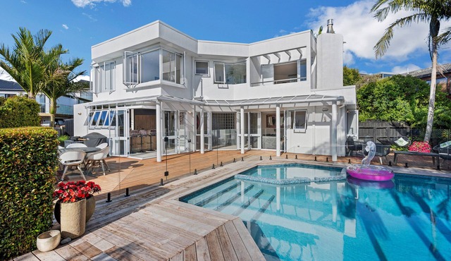 Bespoke Stays - Poolside Haven
