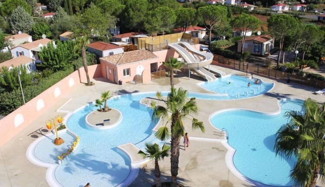 Bessan Mobile Home with Pool Fun