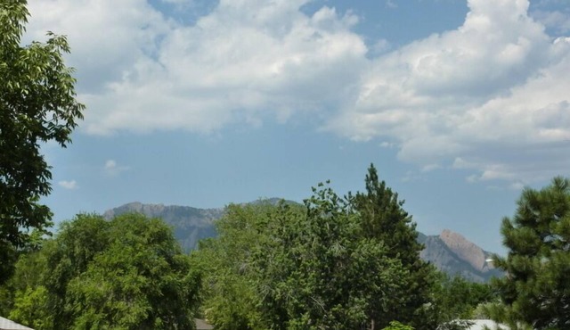 BEST DEAL IN BOULDER! - 3 Bedroom South Boulder Home