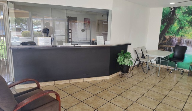 Best Inn & Suites