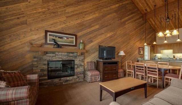 Best Location and layout at 7th Mountain 1024 SF 2 Bed/2 Bath - Pet Friendly