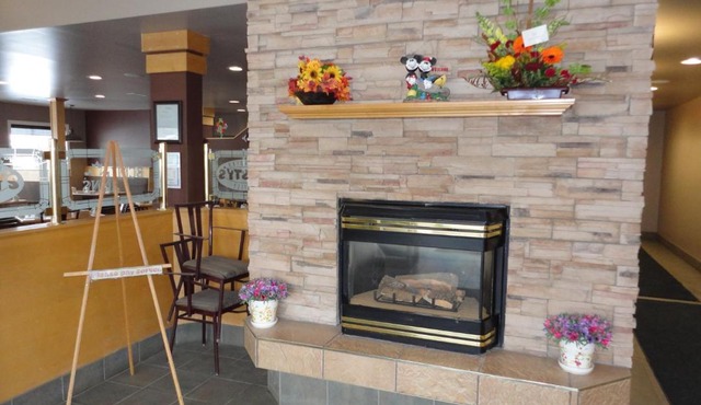 Best Maple Inn - Drayton Valley