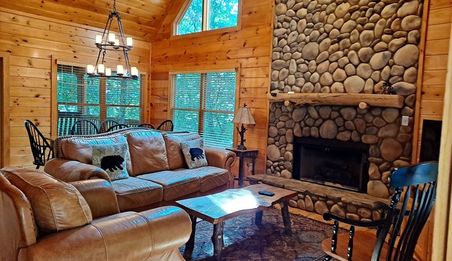 Best of both worlds! Feel secluded a mile from downtown in a luxury cabin.