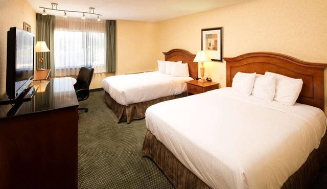 Best Pick! Comes with Free Parking On-site and Pool! Pets Allowed!