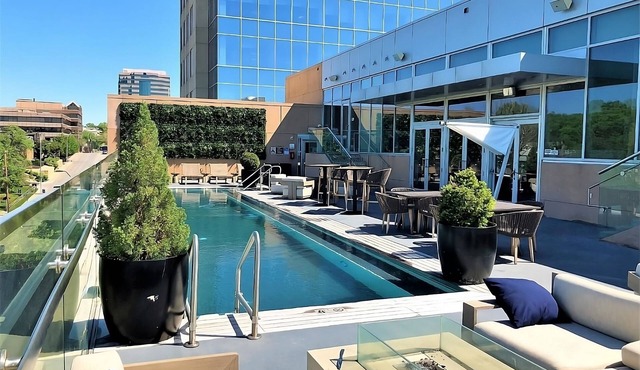 Best Place to Stay in Kansas City! Pets Allowed, Pool, Near Fountain of Neptune
