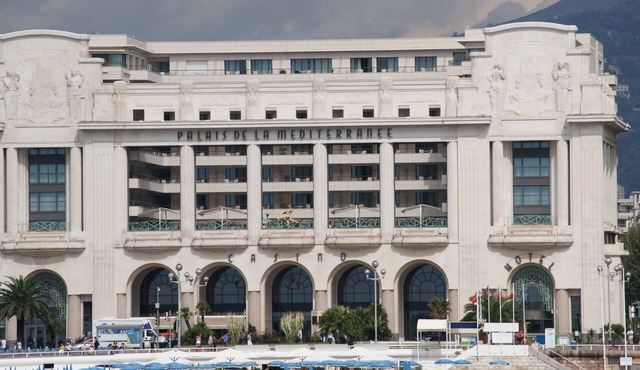 Best possible location! Most prestigious residence in Nice (Beach, center)